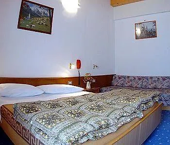 Hotel Cristallo 3*